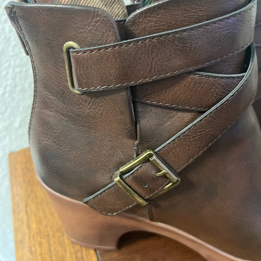 boc Women's Briley Inside Zipper Comfort Bootie Size 8M - Picture 4 of 13